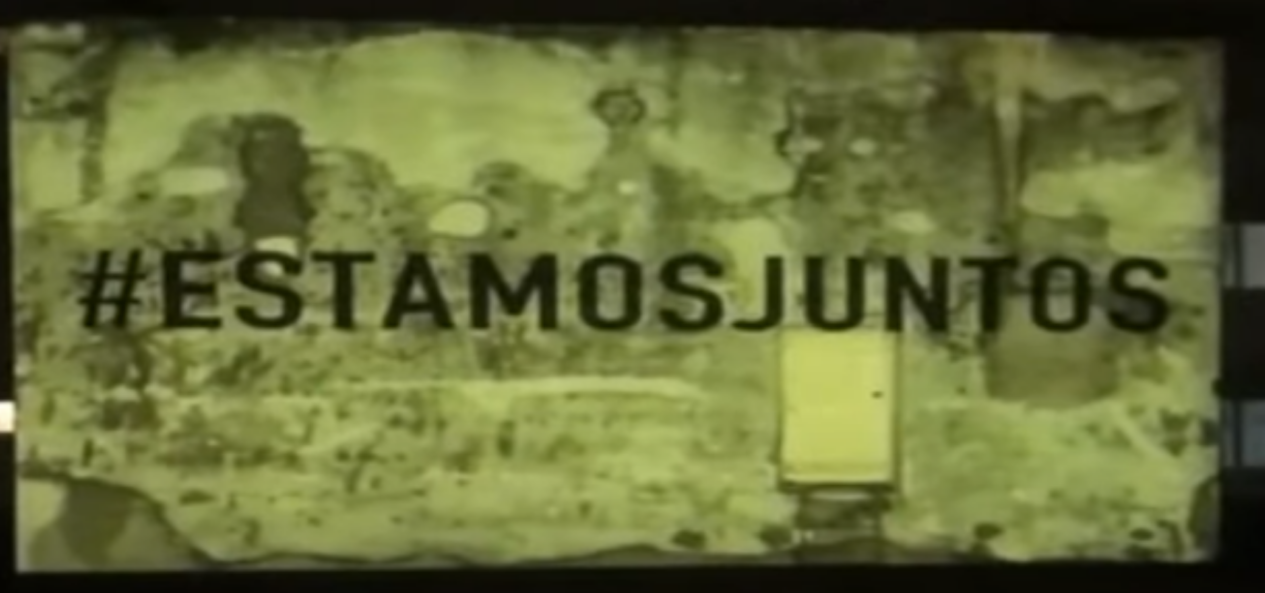 Casal projeta esperança e otimismo na parede