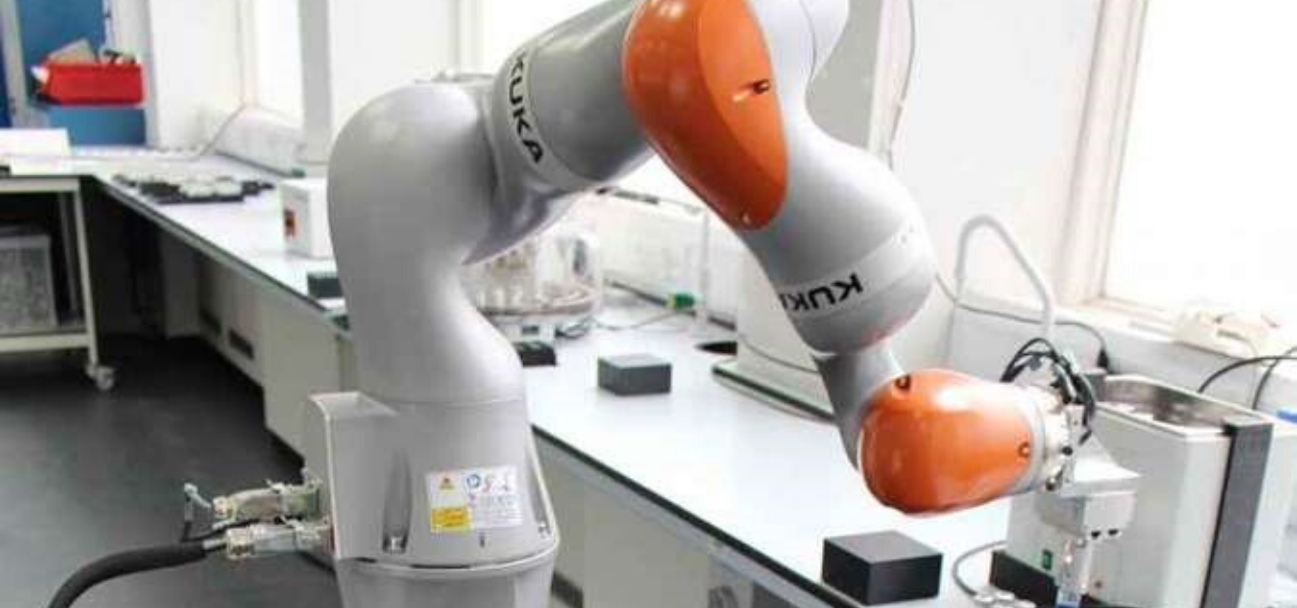 Um robô cientista: protótipo inglês pode ajudar o trabalho em laboratórios