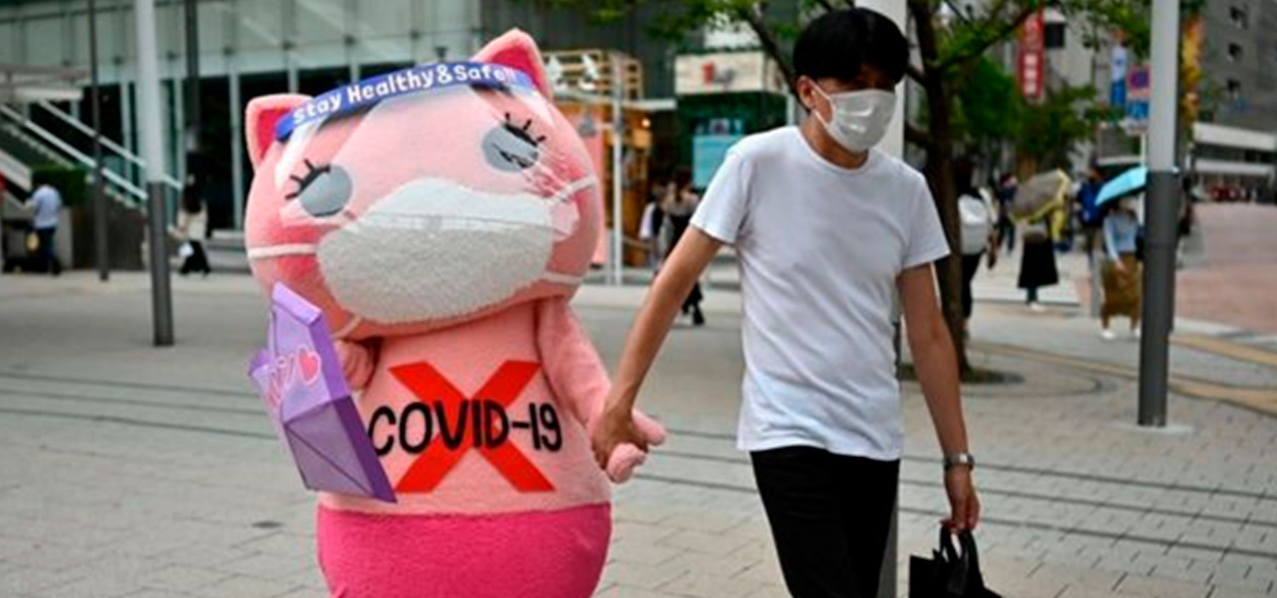 Pandemia de covid-19: A polêmica estratégia do Japão de ‘conviver’ com o coronavírus