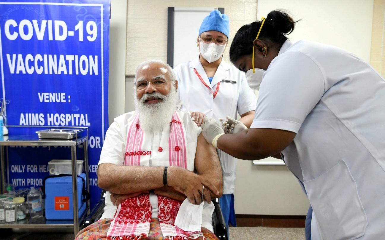 Após começo lento, vacinação na Índia acelera depois de premiê ser imunizado